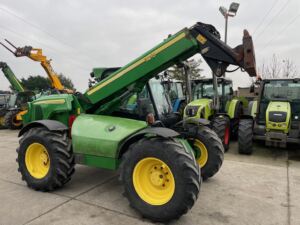 John Deere 3215