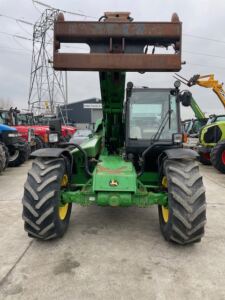 John Deere 3215